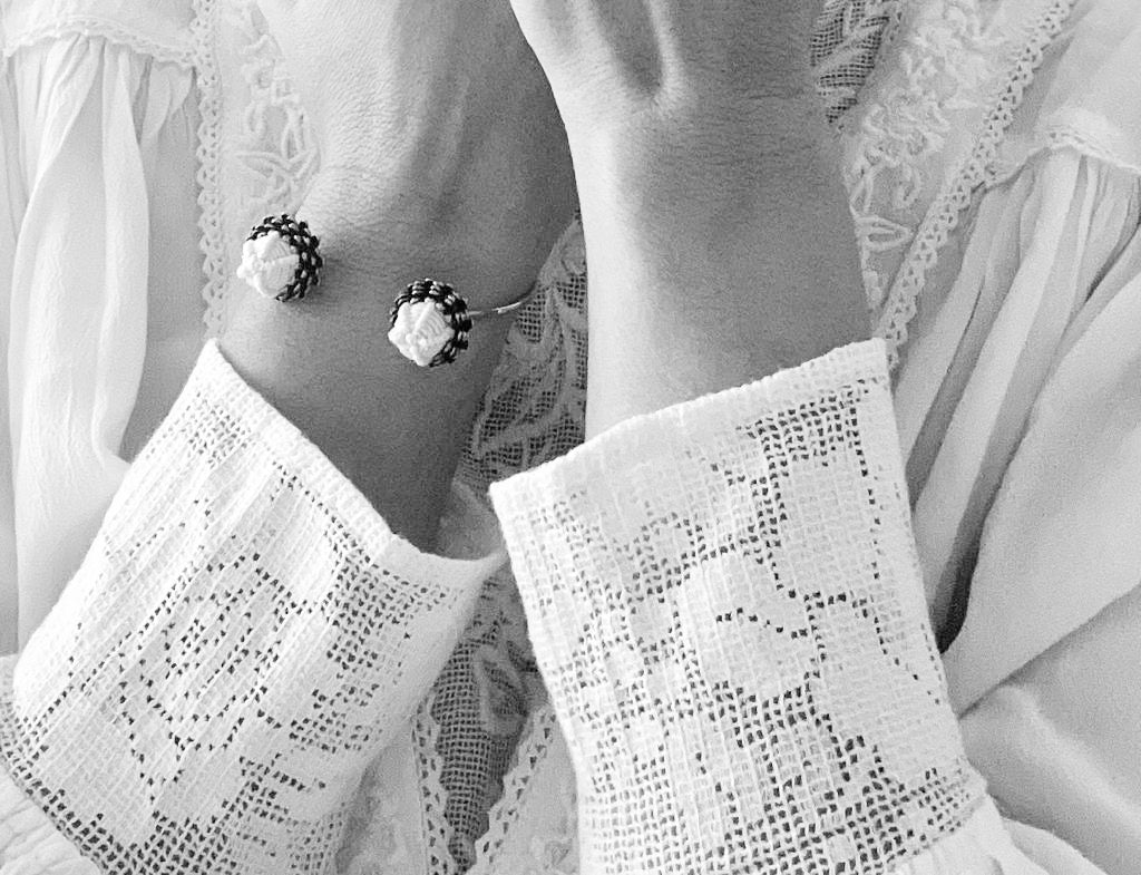 Pulsera Rígida Flor de Castilla